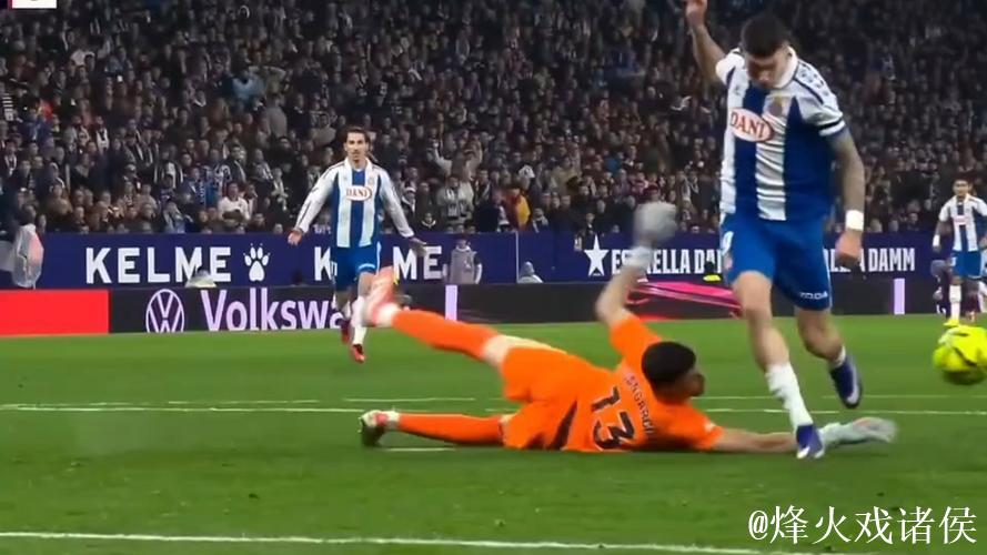 把1-1扑成2-0,霍安-加西亚94分钟神扑单刀助巴萨晋级 把1-1扑成2-0,霍安-加西亚94分钟神扑单刀助巴萨晋级